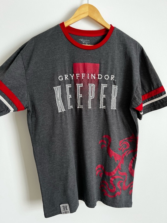 Wizarding World Of Harry Potter Other - Gryffindor Keeper Short Sleeve Tee - Dark Gray & Red- Men’s Large